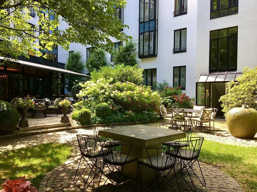 Hotel Muenchen Palace