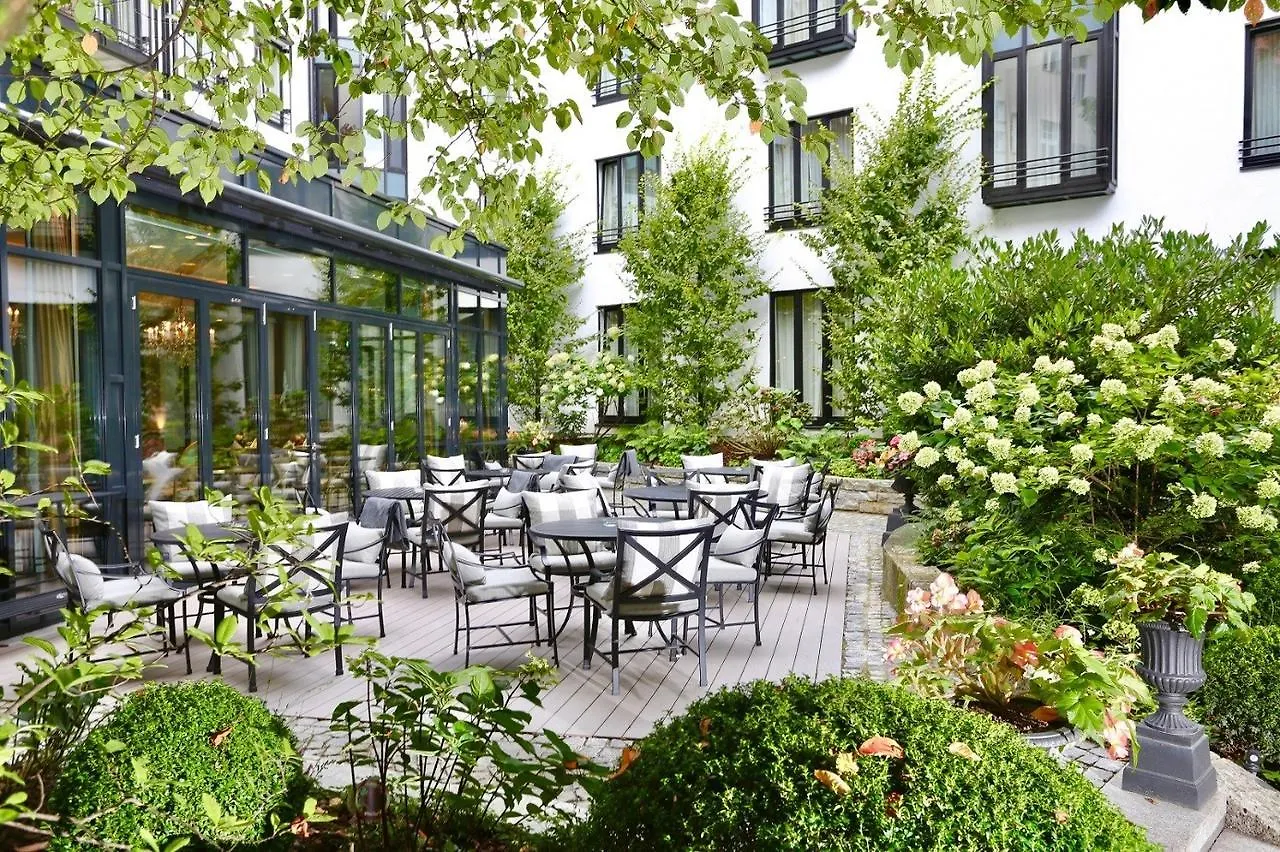 Hotel Muenchen Palace